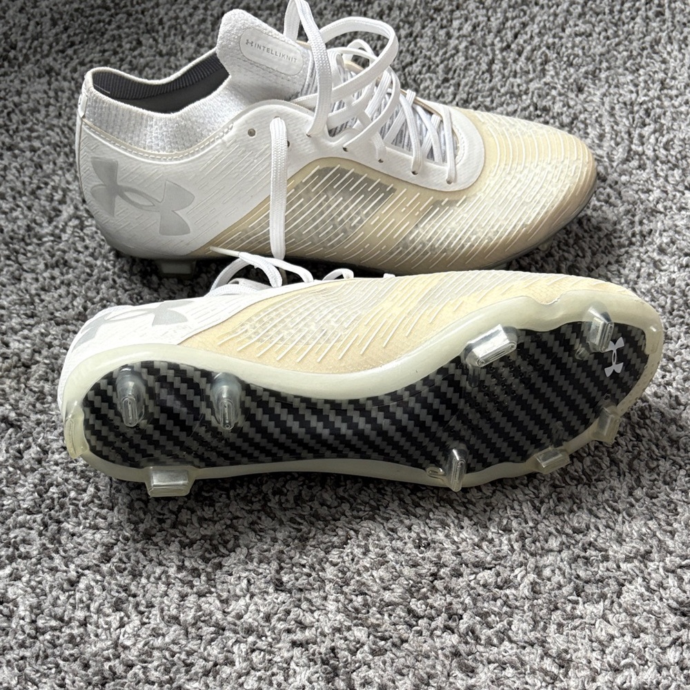 Never worn Soccer cleats Under Armour White brand new men size 5.5 / women 7